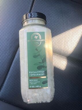 Bath & Body Works Aromatherapy Eucalyptus + Spearmint Bath Soak